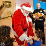 Airport_Police_Santa_0473